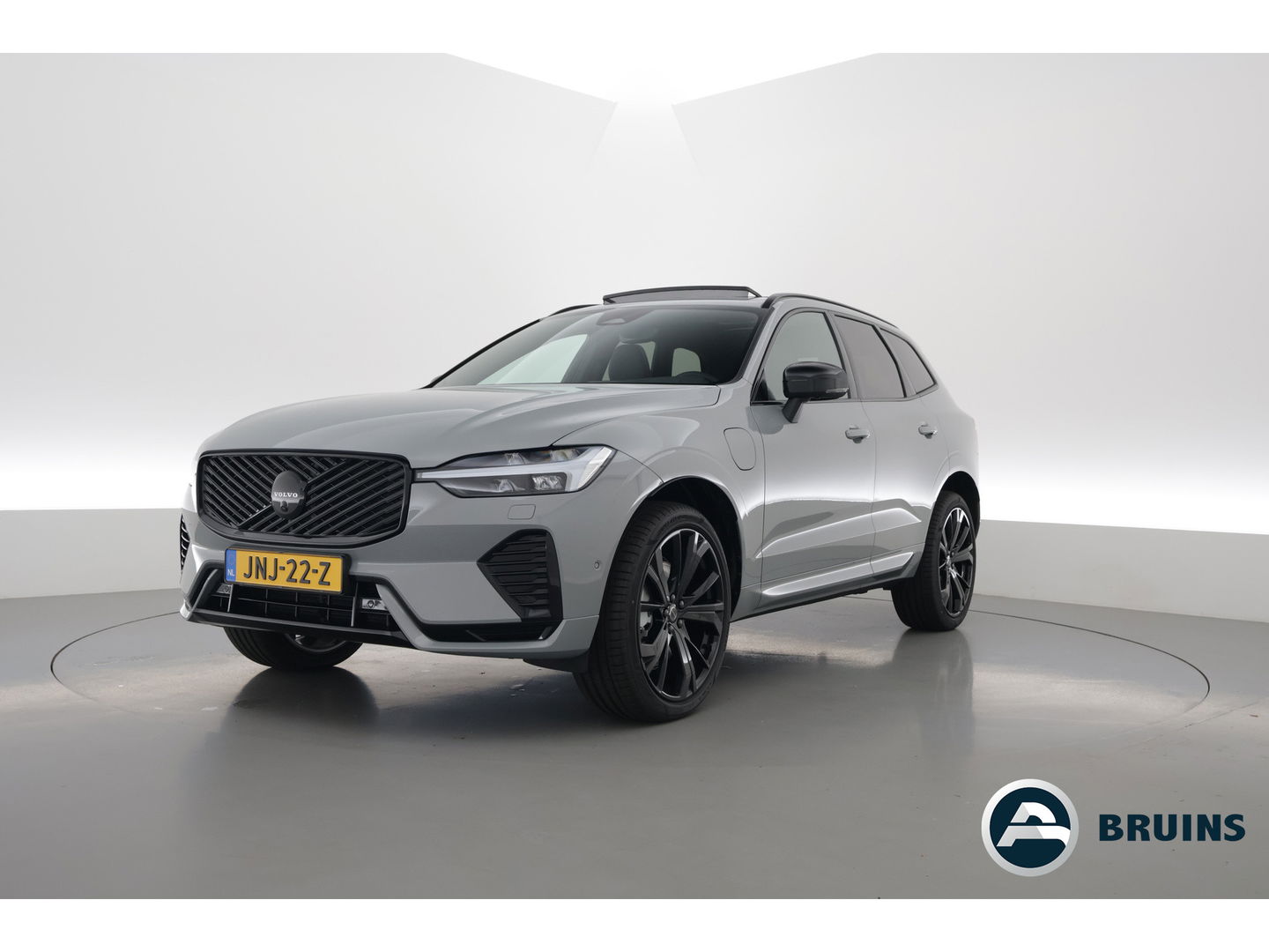 Volvo XC60 T8 Plug-in hybrid Ultra Black Edition | Facelift | Pano | HUD | Harman Kardon | Memory Seats | Pilot Assist | 360cam
