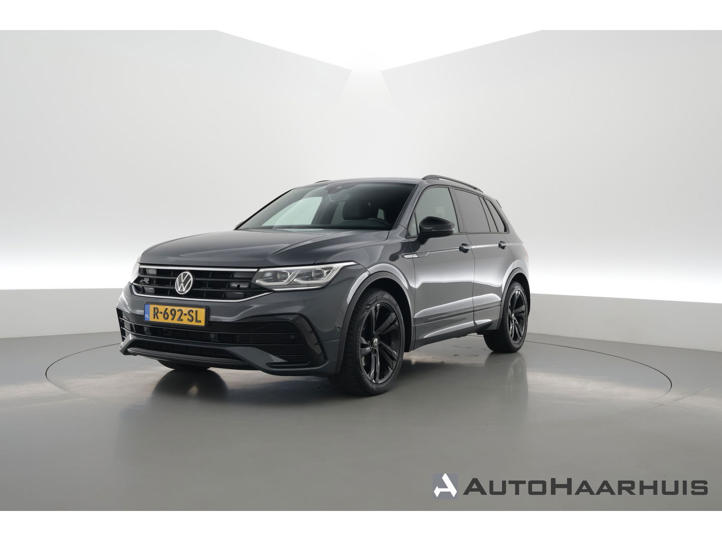 Volkswagen Tiguan 1.5 TSI R-Line | Adapt. Cruise | Trekhaak | CarPlay | Navi | IQ. Light | All Season | Stoelverw. | Keyless