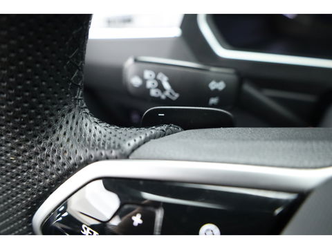 Volkswagen Tiguan 1.5 TSI R-Line | Adapt. Cruise | Trekhaak | CarPlay | Navi | IQ. Light | All Season | Stoelverw. | Keyless