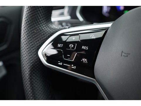 Volkswagen Tiguan 1.5 TSI R-Line | Adapt. Cruise | Trekhaak | CarPlay | Navi | IQ. Light | All Season | Stoelverw. | Keyless
