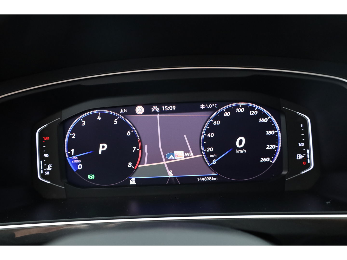 Volkswagen Tiguan 1.5 TSI R-Line | Adapt. Cruise | Trekhaak | CarPlay | Navi | IQ. Light | All Season | Stoelverw. | Keyless