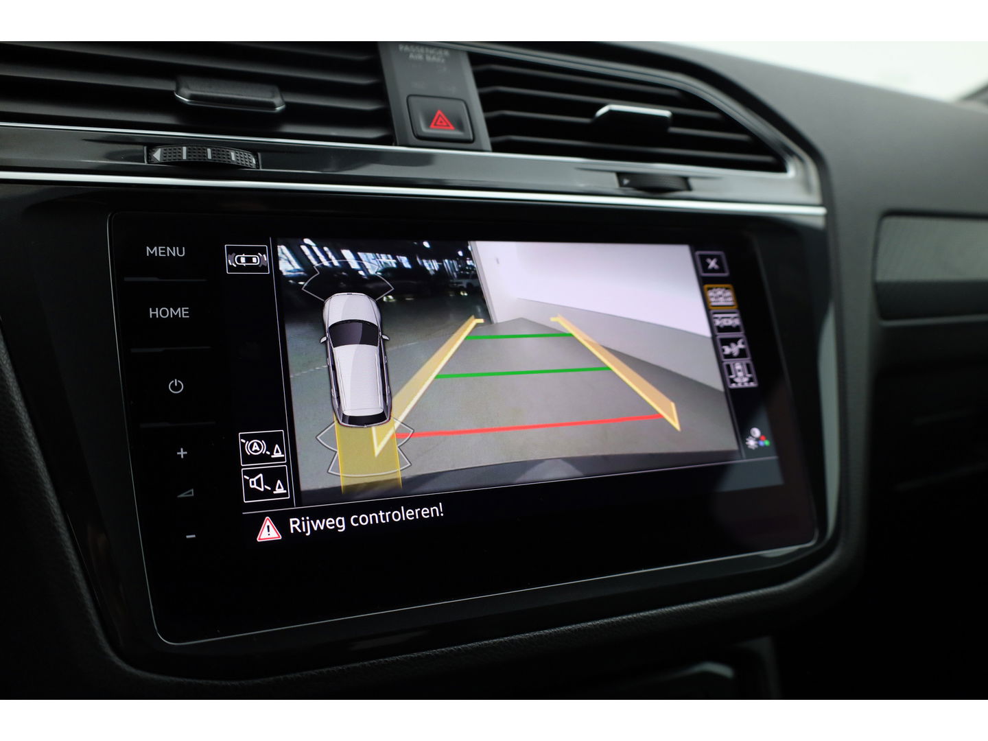 Volkswagen Tiguan 1.5 TSI R-Line | Adapt. Cruise | Trekhaak | CarPlay | Navi | IQ. Light | All Season | Stoelverw. | Keyless