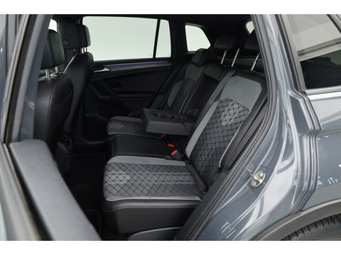 Volkswagen Tiguan 1.5 TSI R-Line | Adapt. Cruise | Trekhaak | CarPlay | Navi | IQ. Light | All Season | Stoelverw. | Keyless