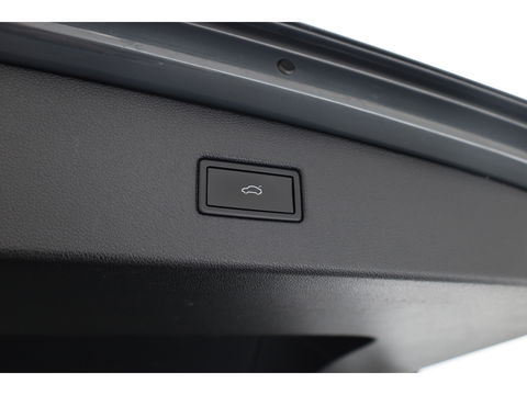 Volkswagen Tiguan 1.5 TSI R-Line | Adapt. Cruise | Trekhaak | CarPlay | Navi | IQ. Light | All Season | Stoelverw. | Keyless