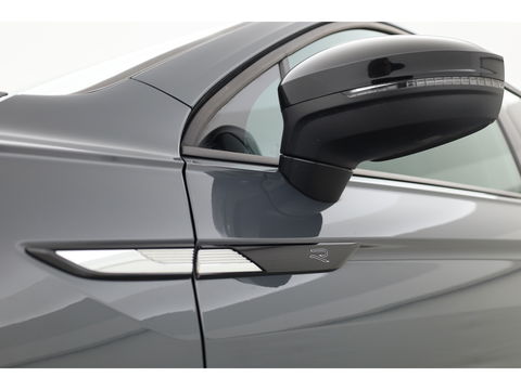 Volkswagen Tiguan 1.5 TSI R-Line | Adapt. Cruise | Trekhaak | CarPlay | Navi | IQ. Light | All Season | Stoelverw. | Keyless