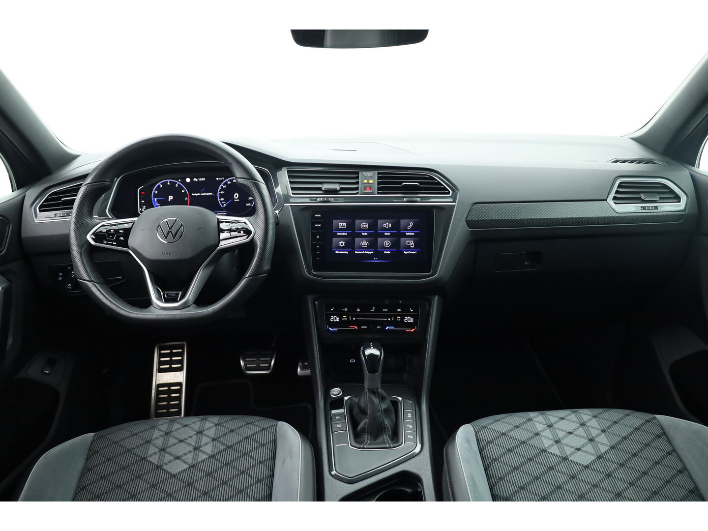 Volkswagen Tiguan 1.5 TSI R-Line | Adapt. Cruise | Trekhaak | CarPlay | Navi | IQ. Light | All Season | Stoelverw. | Keyless