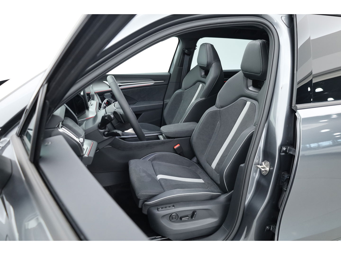 Škoda Kodiaq 1.5 TSI PHEV Sportline Business | Apple CarPlay & Android Auto | Pano | Adapt. Cruise | Trekhaak | Memory | 360cam | Dodehoekdetector