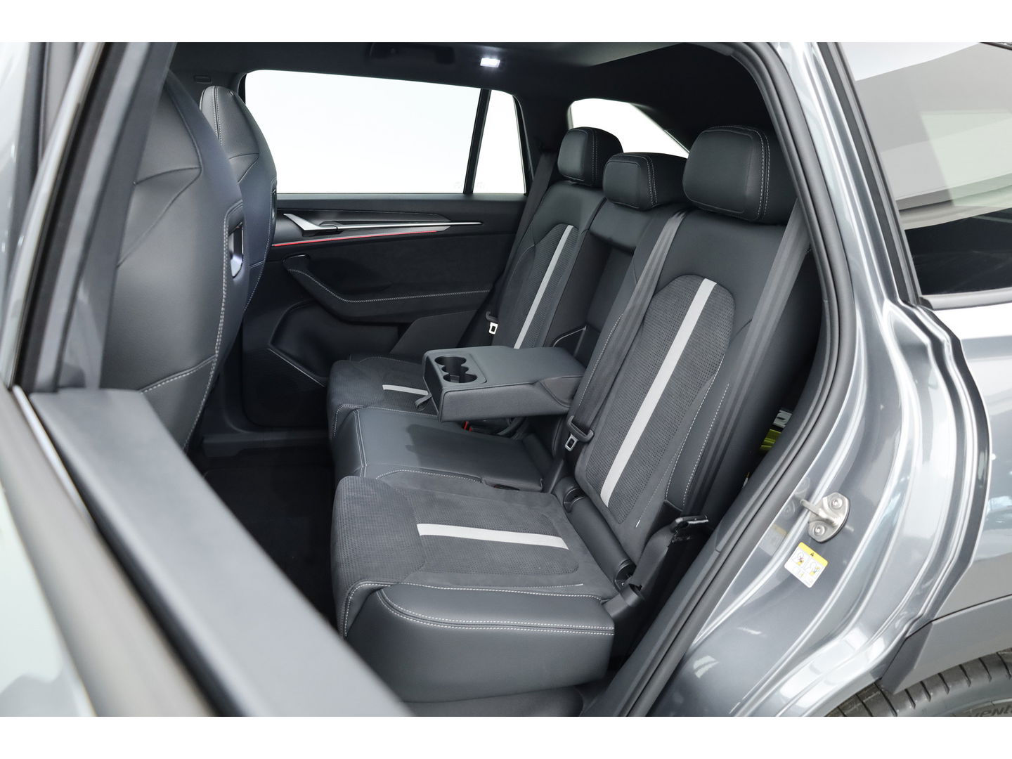 Škoda Kodiaq 1.5 TSI PHEV Sportline Business | Apple CarPlay & Android Auto | Pano | Adapt. Cruise | Trekhaak | Memory | 360cam | Dodehoekdetector