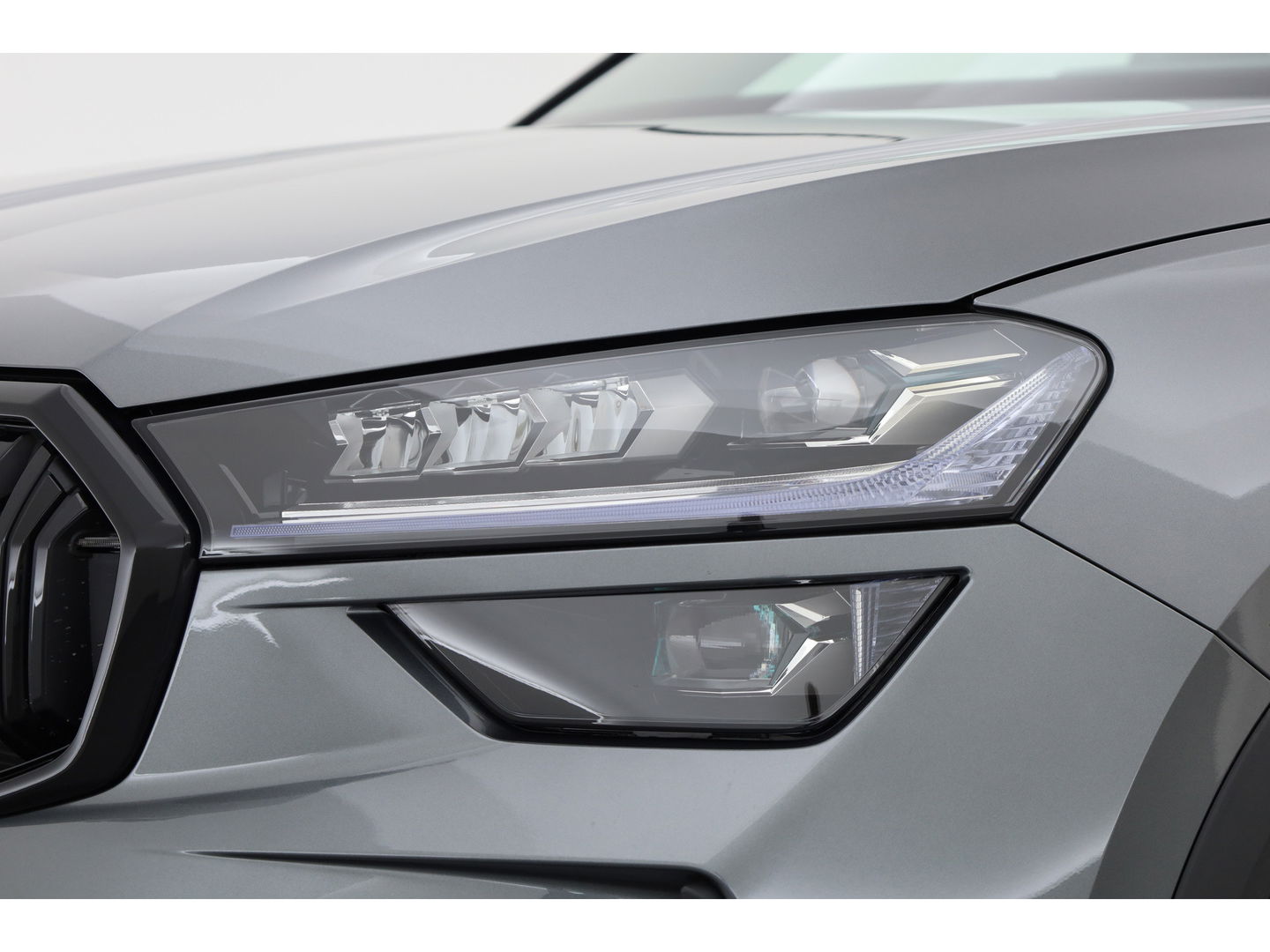 Škoda Kodiaq 1.5 TSI PHEV Sportline Business | Apple CarPlay & Android Auto | Pano | Adapt. Cruise | Trekhaak | Memory | 360cam | Dodehoekdetector