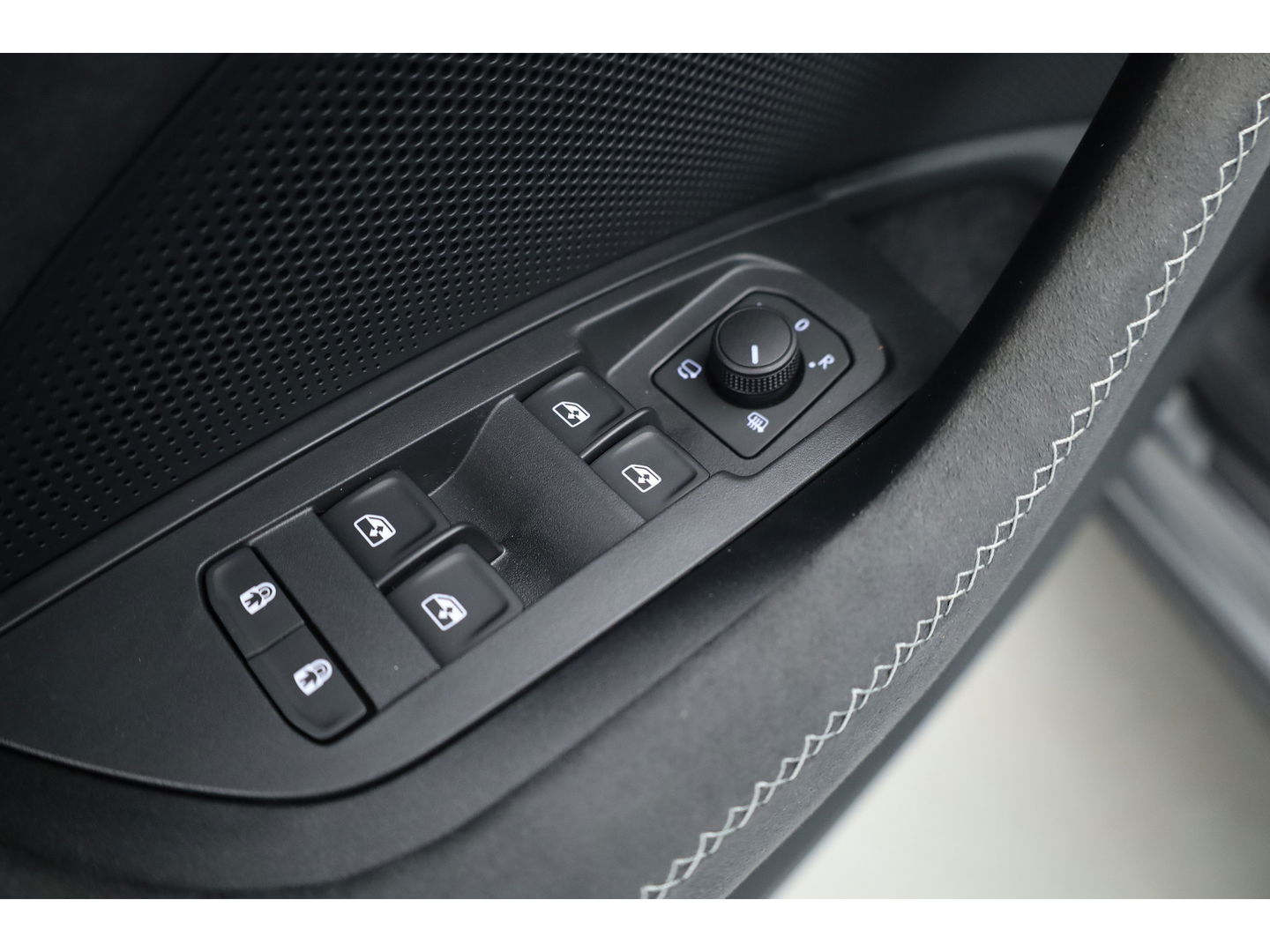 Škoda Kodiaq 1.5 TSI PHEV Sportline Business | Apple CarPlay & Android Auto | Pano | Adapt. Cruise | Trekhaak | Memory | 360cam | Dodehoekdetector