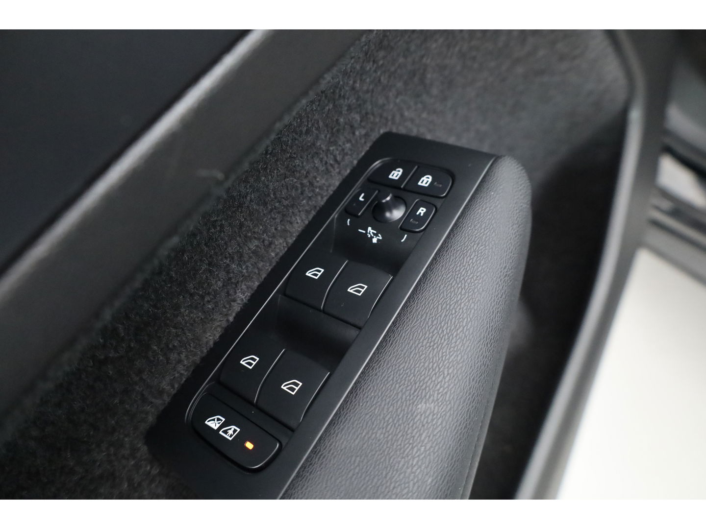 Volvo XC40 1.5 T5 Plug-in hybrid Core Bright | Facelift | ACC | 360 camera | Elek. Stoelen | Blis | Stoel + stuurverw. | Tailord Wool