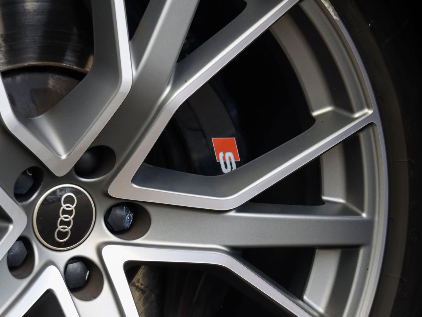 Audi SQ7 4.0 TFSI Quattro 7p 507PK Softclose Panodak B&O Trekhaak Standkachel HUD Adaptive