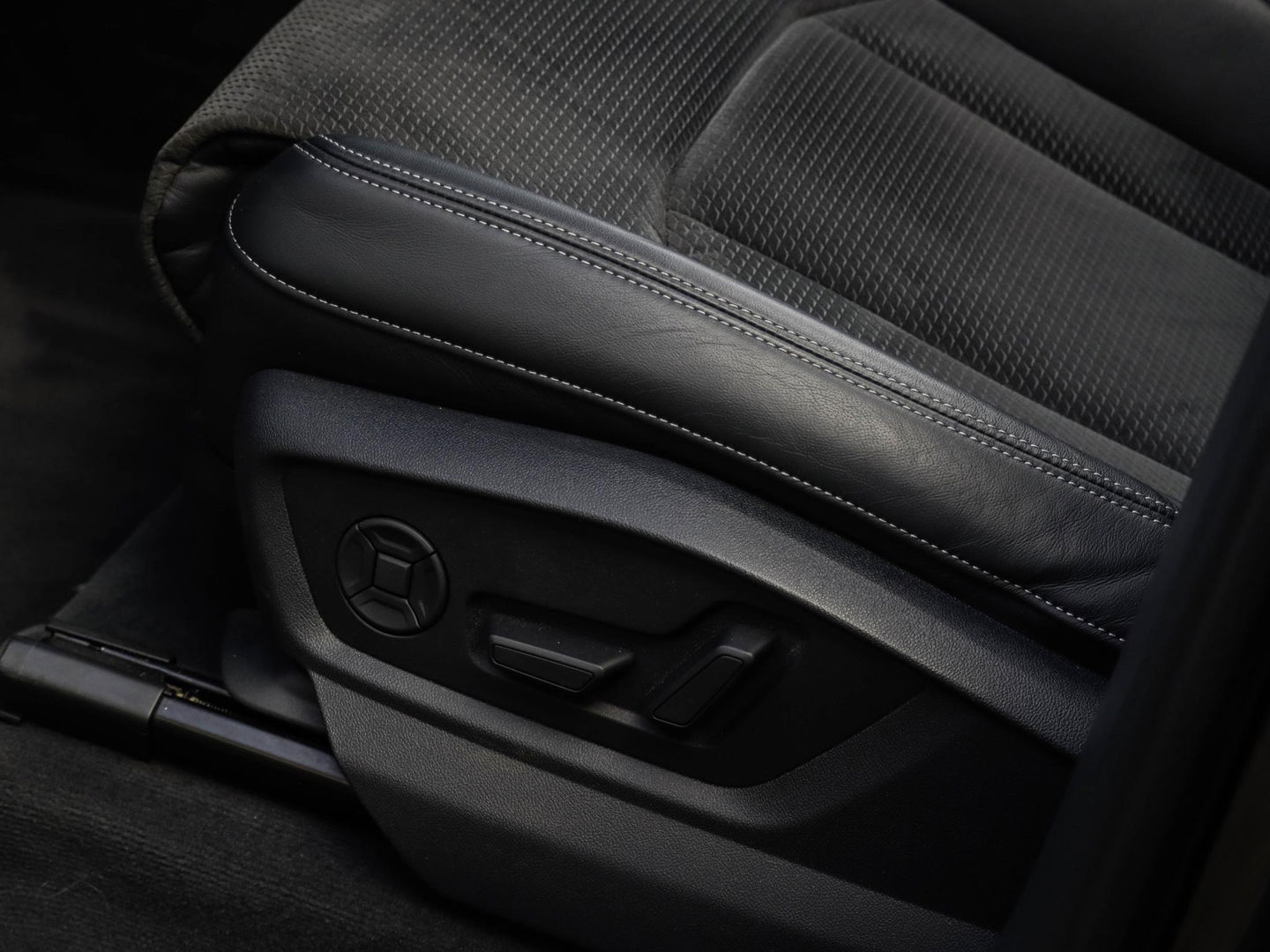 Audi SQ7 4.0 TFSI Quattro 7p 507PK Softclose Panodak B&O Trekhaak Standkachel HUD Adaptive