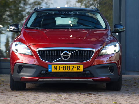Volvo V40 Cross Country 2.0 T3 Nordic+ 150pk Leer Pano Trekhaak Memory