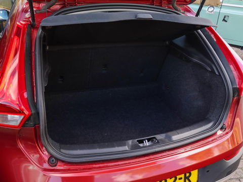 Volvo V40 Cross Country 2.0 T3 Nordic+ 150pk Leer Pano Trekhaak Memory