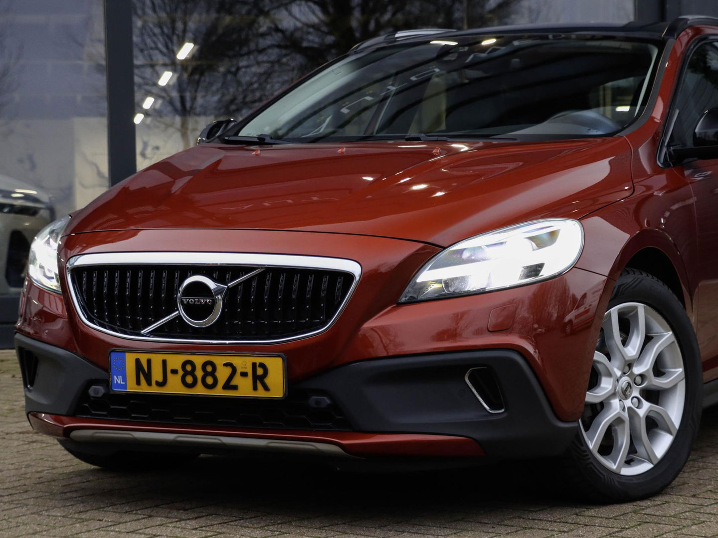 Volvo V40 Cross Country 2.0 T3 Nordic+ 150pk Leer Pano Trekhaak Memory