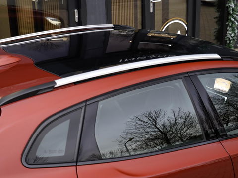 Volvo V40 Cross Country 2.0 T3 Nordic+ 150pk Leer Pano Trekhaak Memory