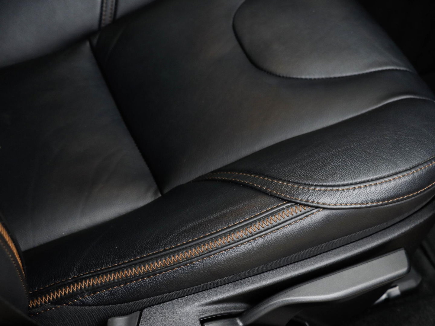 Volvo V40 Cross Country 2.0 T3 Nordic+ 150pk Leer Pano Trekhaak Memory