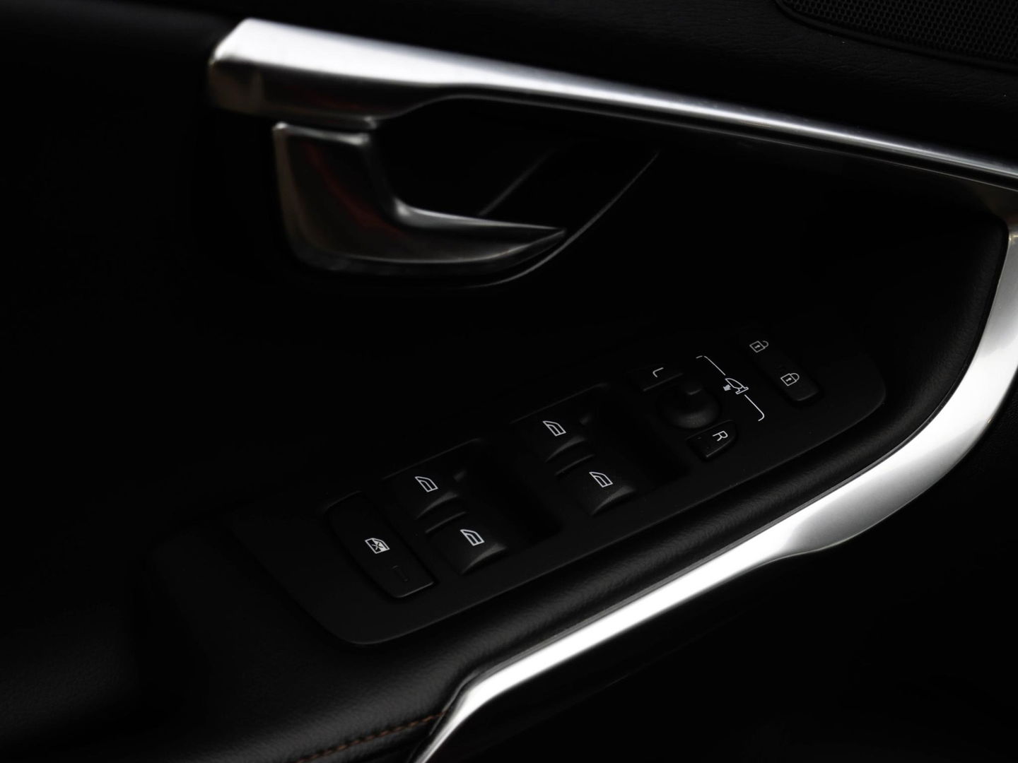 Volvo V40 Cross Country 2.0 T3 Nordic+ 150pk Leer Pano Trekhaak Memory