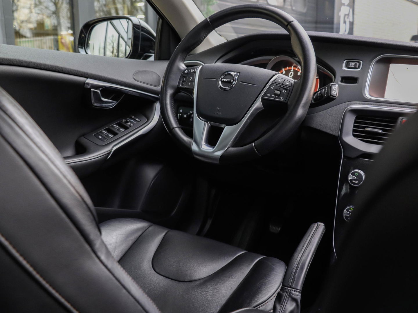 Volvo V40 Cross Country 2.0 T3 Nordic+ 150pk Leer Pano Trekhaak Memory