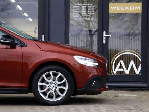 Volvo V40 Cross Country 2.0 T3 Nordic+ 150pk Leer Pano Trekhaak Memory