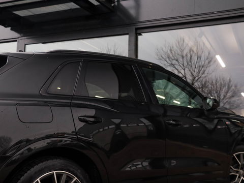 Audi Q3 40 TFSI 190pk Quattro Aut. S line Trekhaak wegkl. Sfeerverl. Virtual Cockpit