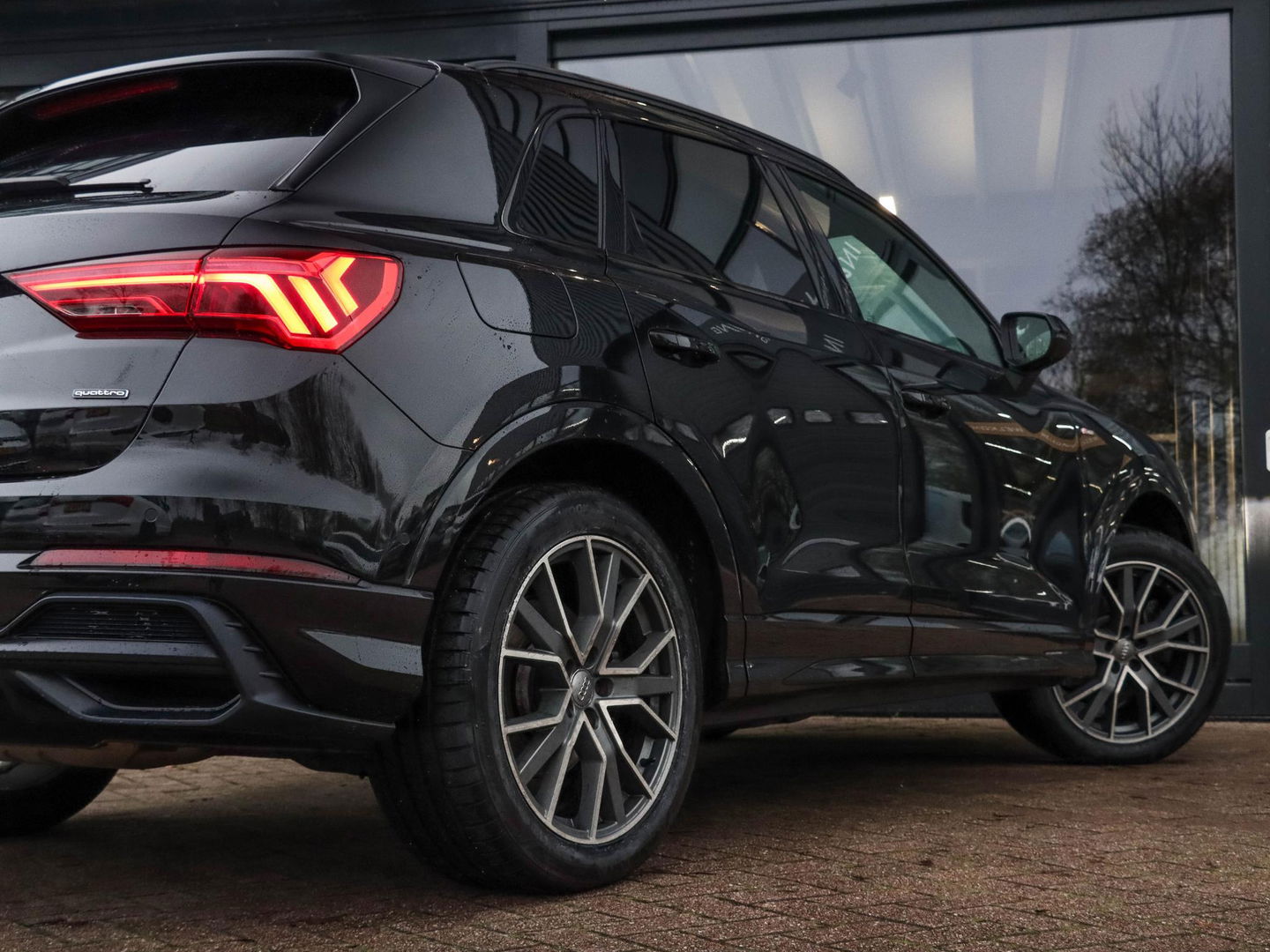 Audi Q3 40 TFSI 190pk Quattro Aut. S line Trekhaak wegkl. Sfeerverl. Virtual Cockpit