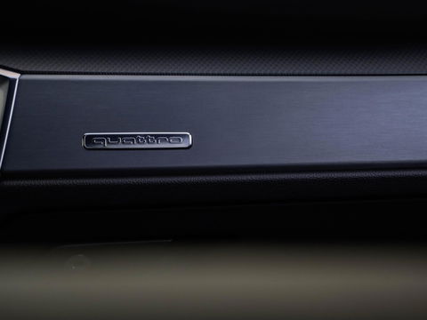 Audi Q3 40 TFSI 190pk Quattro Aut. S line Trekhaak wegkl. Sfeerverl. Virtual Cockpit