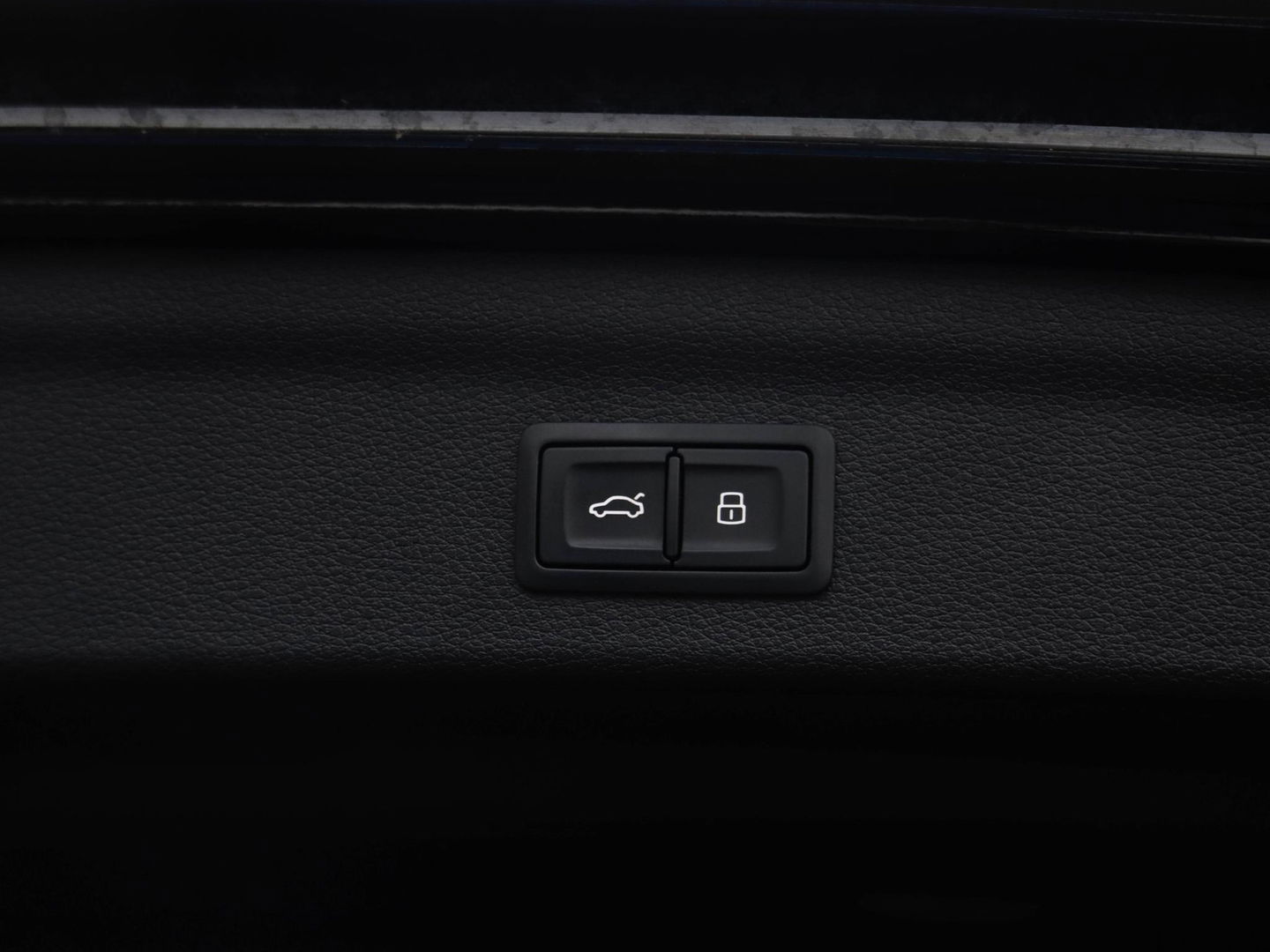 Audi Q3 40 TFSI 190pk Quattro Aut. S line Trekhaak wegkl. Sfeerverl. Virtual Cockpit