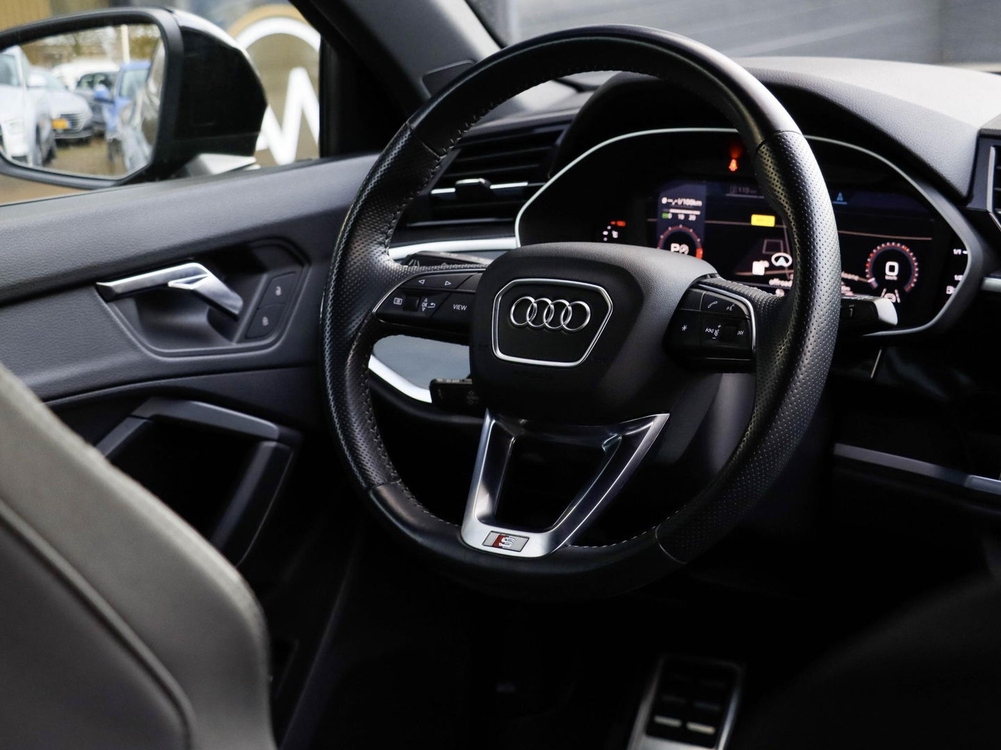 Audi Q3 40 TFSI 190pk Quattro Aut. S line Trekhaak wegkl. Sfeerverl. Virtual Cockpit