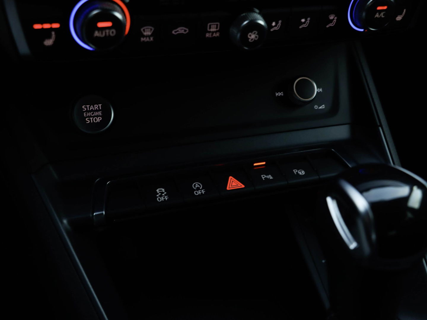 Audi Q3 40 TFSI 190pk Quattro Aut. S line Trekhaak wegkl. Sfeerverl. Virtual Cockpit