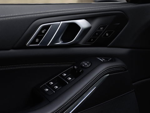 BMW X5 xDrive45e M Sport Lucht Pano 22” Laser Zw. hemel Adaptive Cruise