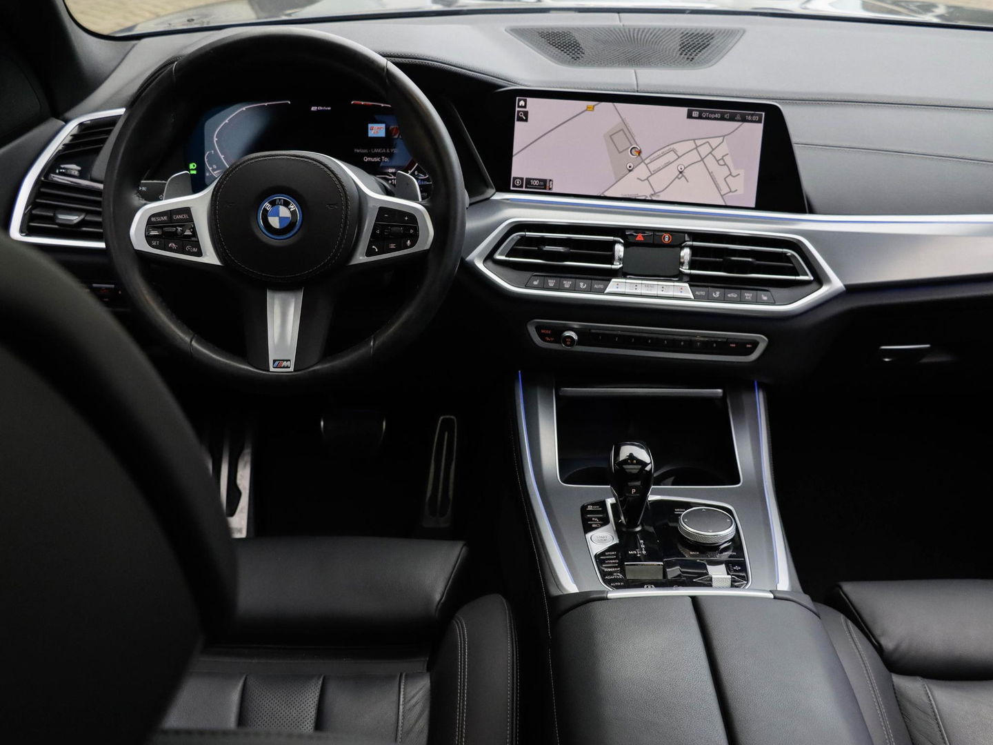 BMW X5 xDrive45e M Sport Lucht Pano 22” Laser Zw. hemel Adaptive Cruise