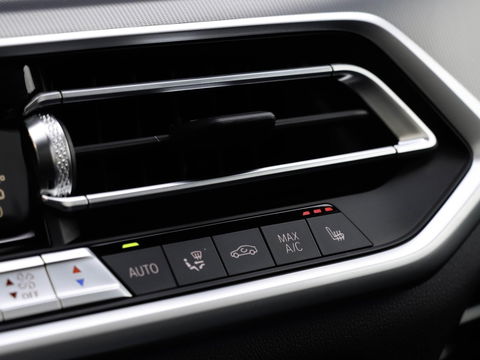 BMW X5 xDrive45e M Sport Lucht Pano 22” Laser Zw. hemel Adaptive Cruise