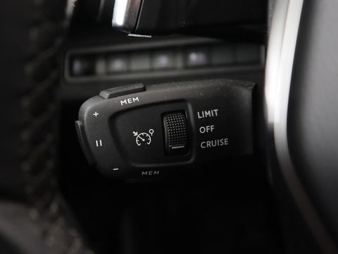 Peugeot 3008 1.6 HYbrid 225 Allure | Stoelverwarming | Camera | Half leder | Carplay | Navigatie | Full LED | Parkeerhulp | Digital Cockpit | Cruise control | PHEV