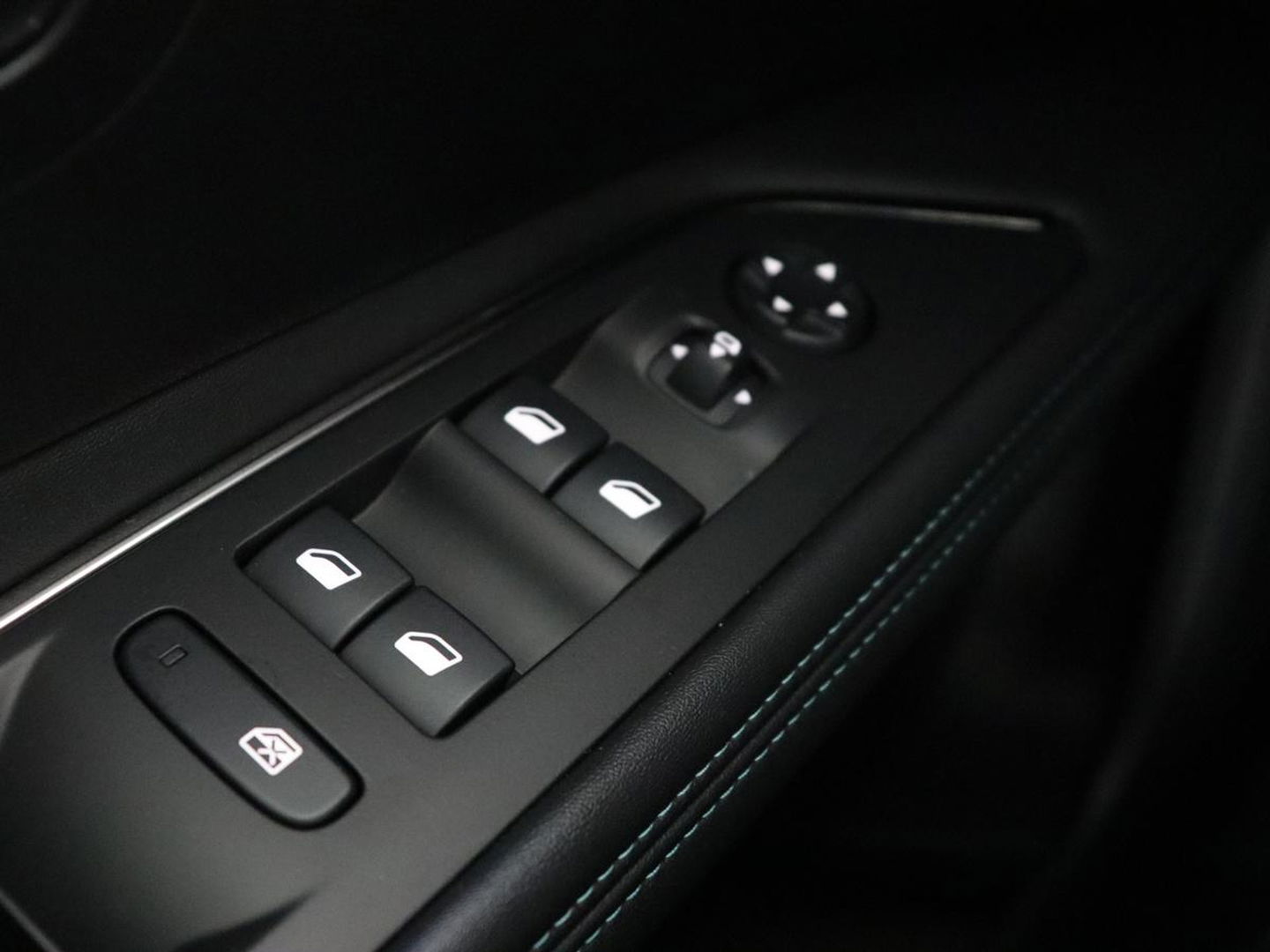 Peugeot 3008 1.6 HYbrid 225 Allure | Stoelverwarming | Camera | Half leder | Carplay | Navigatie | Full LED | Parkeerhulp | Digital Cockpit | Cruise control | PHEV