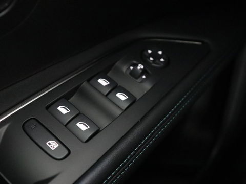 Peugeot 3008 1.6 HYbrid 225 Allure | Stoelverwarming | Camera | Half leder | Carplay | Navigatie | Full LED | Parkeerhulp | Digital Cockpit | Cruise control | PHEV