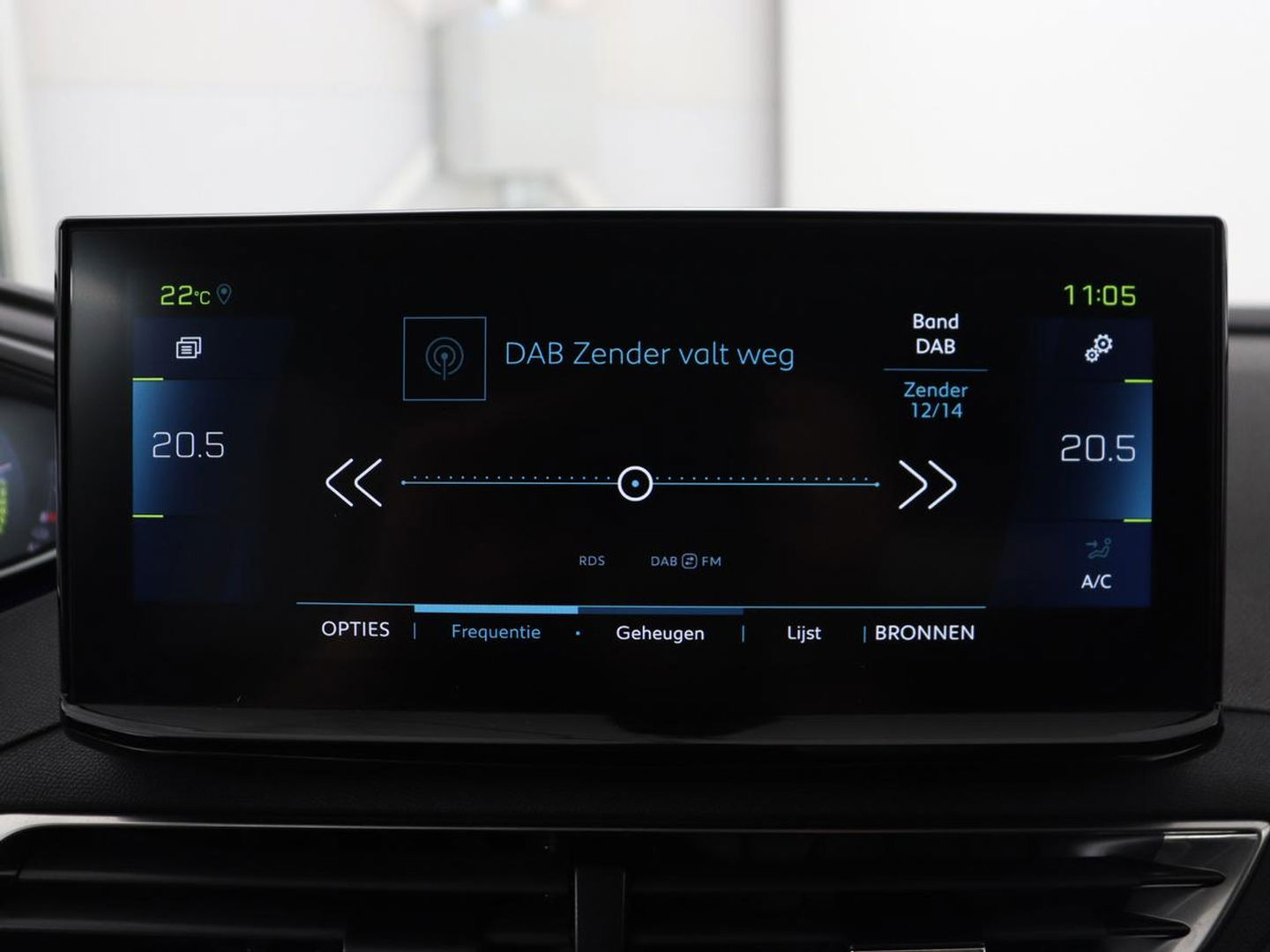 Peugeot 3008 1.6 HYbrid 225 Allure | Stoelverwarming | Camera | Half leder | Carplay | Navigatie | Full LED | Parkeerhulp | Digital Cockpit | Cruise control | PHEV