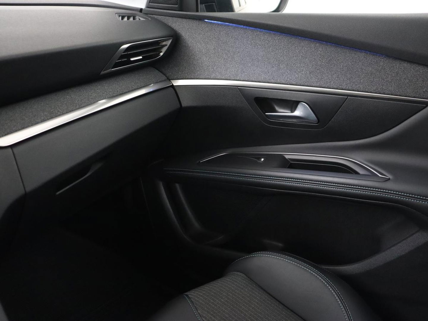 Peugeot 3008 1.6 HYbrid 225 Allure | Stoelverwarming | Camera | Half leder | Carplay | Navigatie | Full LED | Parkeerhulp | Digital Cockpit | Cruise control | PHEV