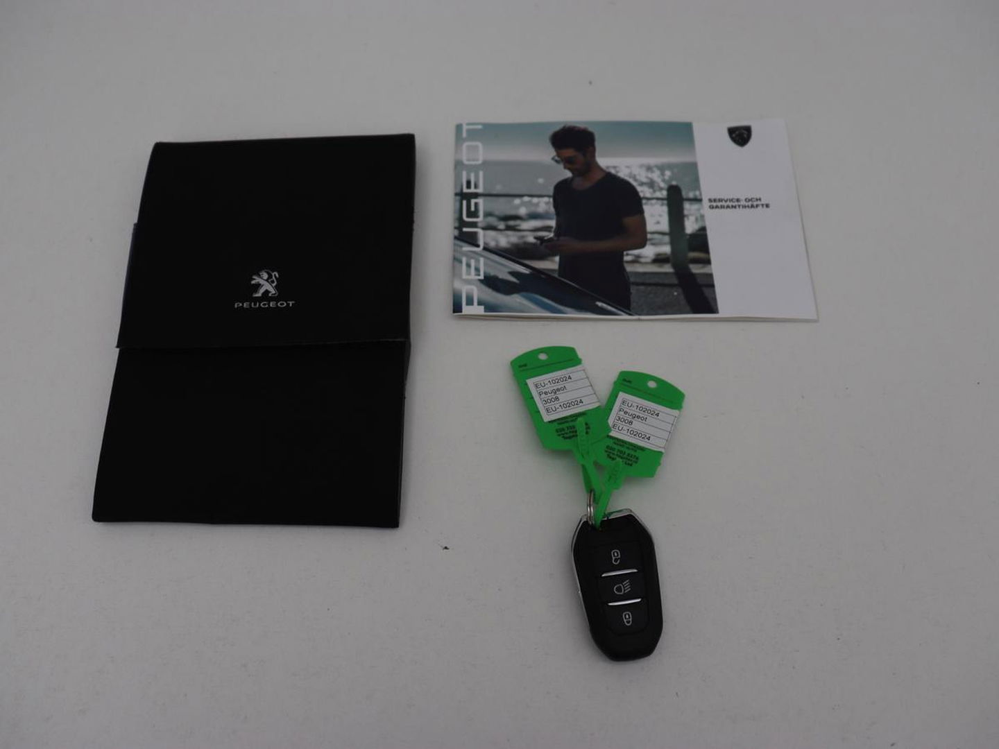 Peugeot 3008 1.6 HYbrid 225 Allure | Stoelverwarming | Camera | Half leder | Carplay | Navigatie | Full LED | Parkeerhulp | Digital Cockpit | Cruise control | PHEV