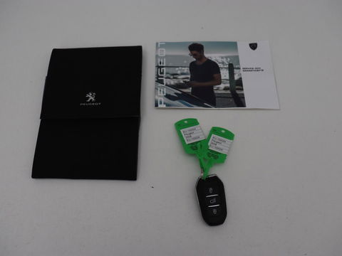 Peugeot 3008 1.6 HYbrid 225 Allure | Stoelverwarming | Camera | Half leder | Carplay | Navigatie | Full LED | Parkeerhulp | Digital Cockpit | Cruise control | PHEV