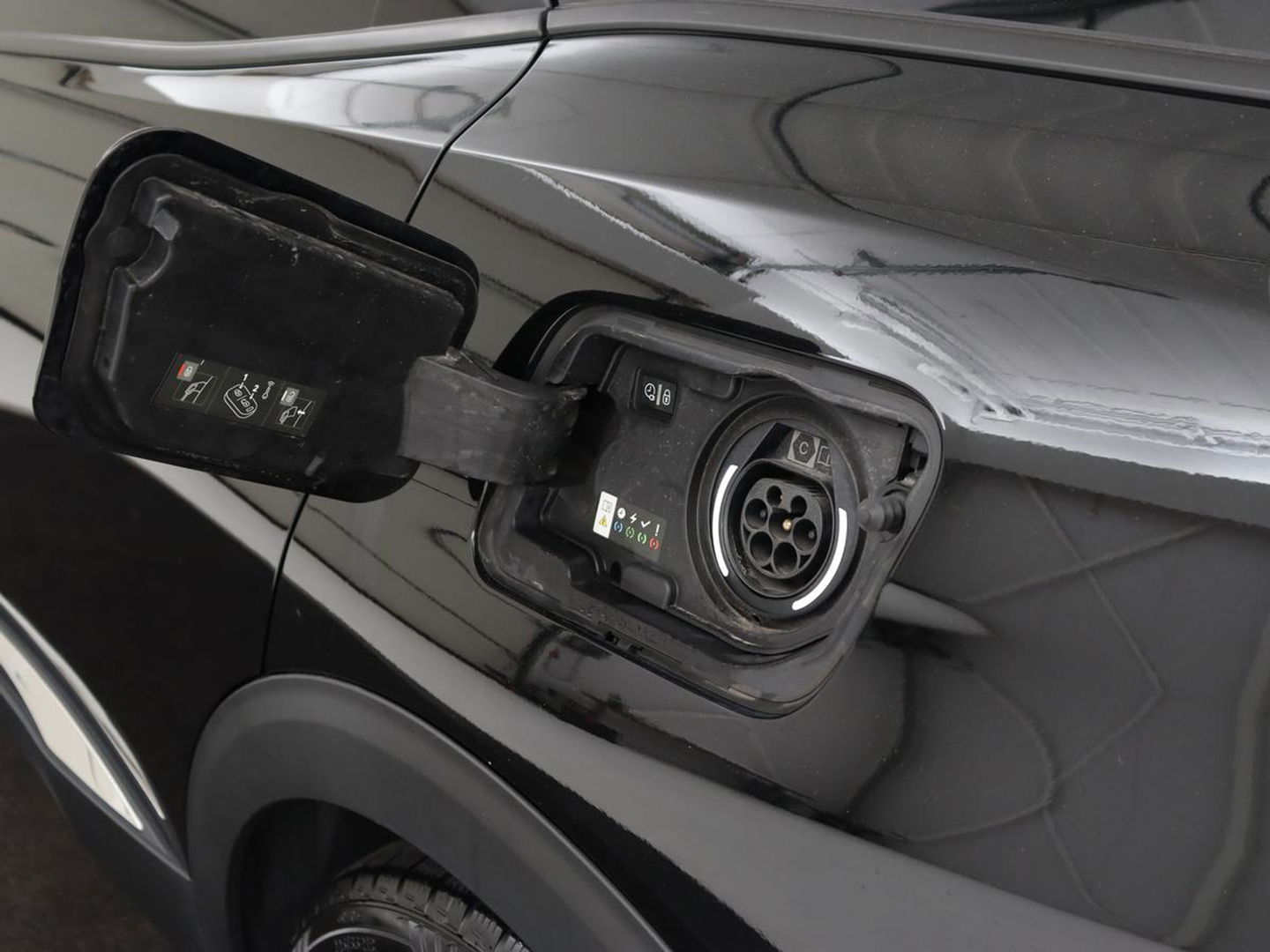 Peugeot 3008 1.6 HYbrid 225 Allure | Stoelverwarming | Camera | Half leder | Carplay | Navigatie | Full LED | Parkeerhulp | Digital Cockpit | Cruise control | PHEV