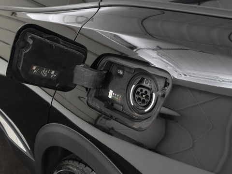 Peugeot 3008 1.6 HYbrid 225 Allure | Stoelverwarming | Camera | Half leder | Carplay | Navigatie | Full LED | Parkeerhulp | Digital Cockpit | Cruise control | PHEV