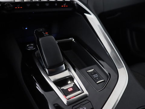 Peugeot 3008 1.6 HYbrid 225 Allure | Stoelverwarming | Camera | Half leder | Carplay | Navigatie | Full LED | Parkeerhulp | Digital Cockpit | Cruise control | PHEV