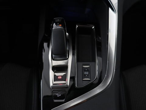 Peugeot 3008 1.6 HYbrid 225 Allure | Stoelverwarming | Camera | Half leder | Carplay | Navigatie | Full LED | Parkeerhulp | Digital Cockpit | Cruise control | PHEV