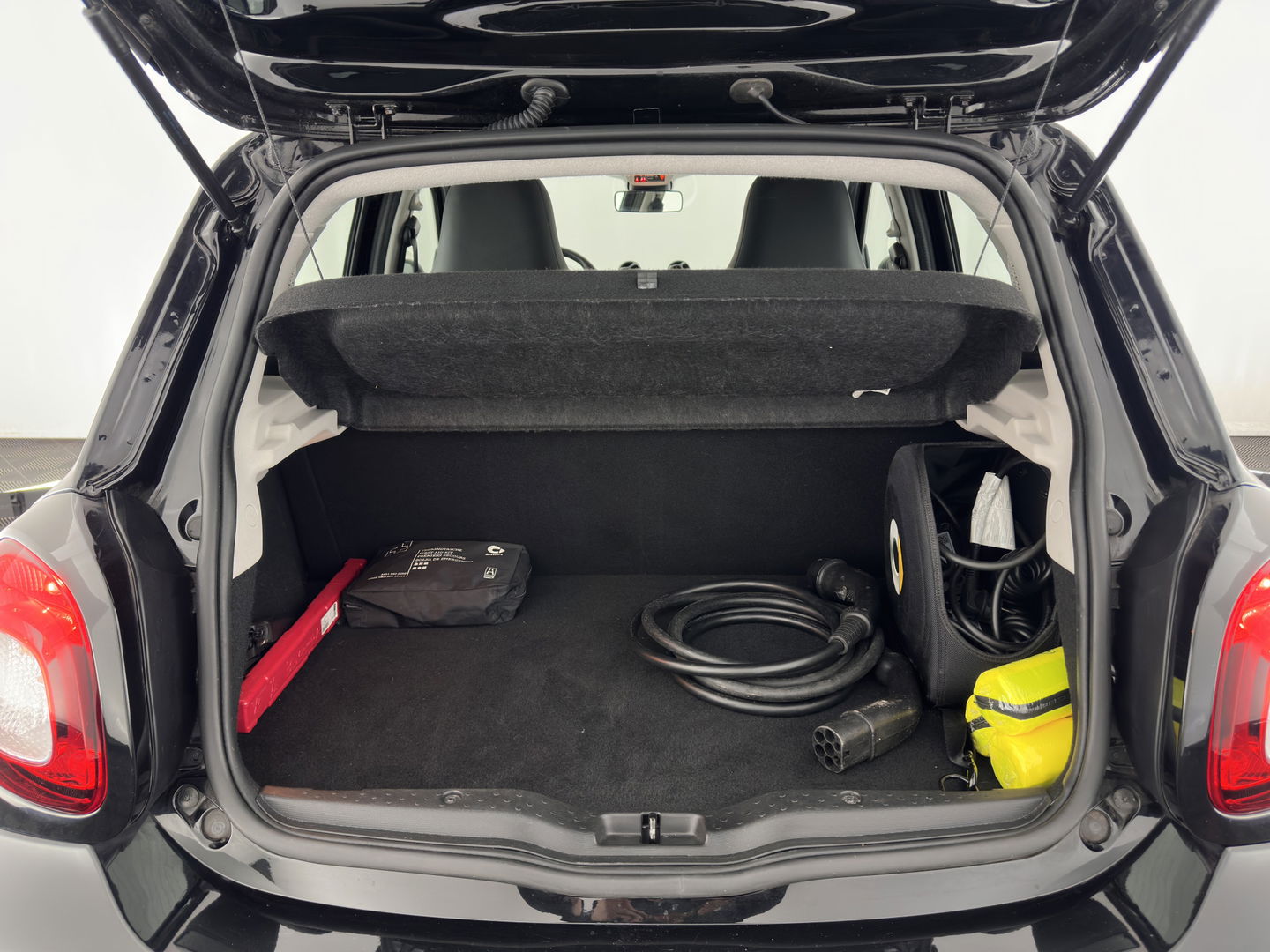 Smart Forfour EQ Essential 18 kWh [ 3-Fase ] {SOH-95%} (INCL.BTW) *FULL-LEATHER | AIRCO | CRUISE | COMFORT-SEATS | 15''ALU*