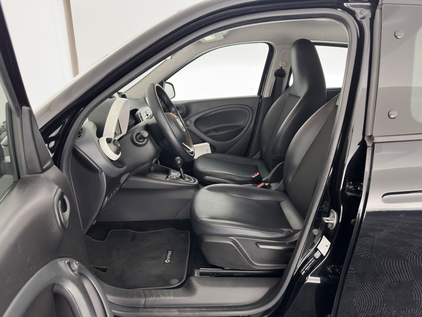 Smart Forfour EQ Essential 18 kWh [ 3-Fase ] {SOH-95%} (INCL.BTW) *FULL-LEATHER | AIRCO | CRUISE | COMFORT-SEATS | 15''ALU*