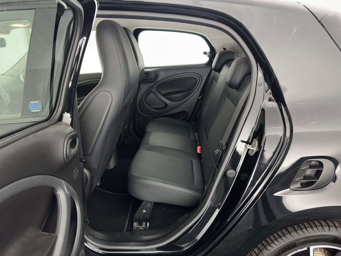 Smart Forfour EQ Essential 18 kWh [ 3-Fase ] {SOH-95%} (INCL.BTW) *FULL-LEATHER | AIRCO | CRUISE | COMFORT-SEATS | 15''ALU*