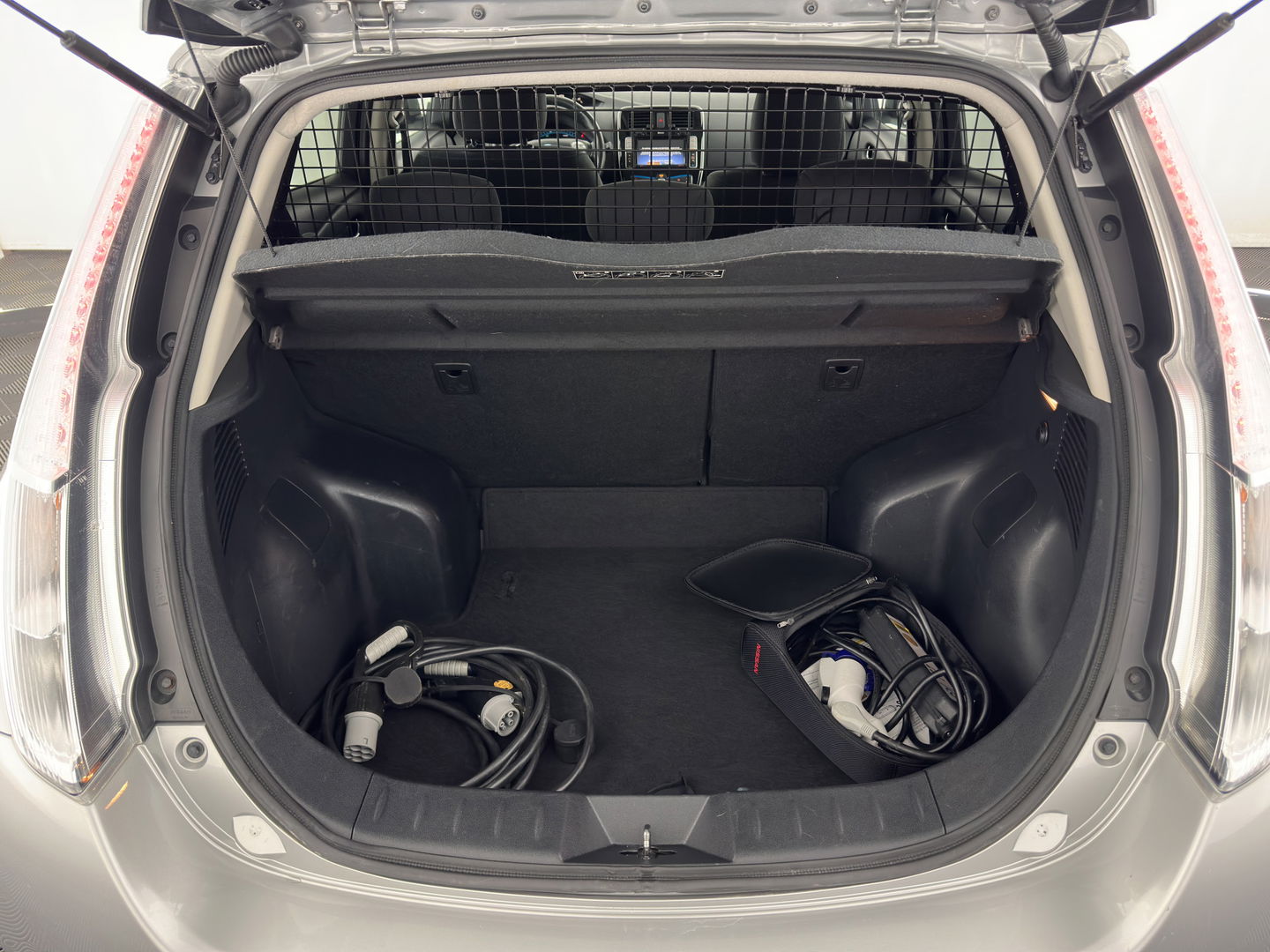 Nissan Leaf Acenta 30 kWh *NAVI-FULLMAP | MICROFIBRE | DAB | CAMERA | ECC | CRUISE | DIGI-COCKPIT | HEATED- COMFORTSEATS | PRIVACY-GLASS | 16"ALU*