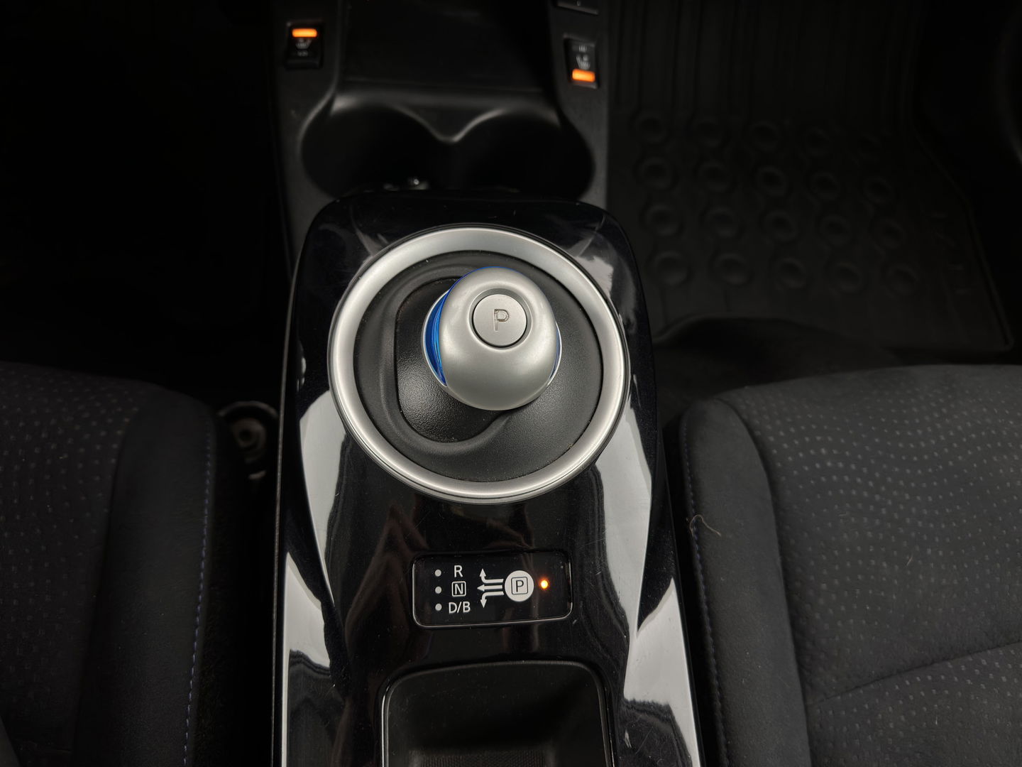 Nissan Leaf Acenta 30 kWh *NAVI-FULLMAP | MICROFIBRE | DAB | CAMERA | ECC | CRUISE | DIGI-COCKPIT | HEATED- COMFORTSEATS | PRIVACY-GLASS | 16"ALU*